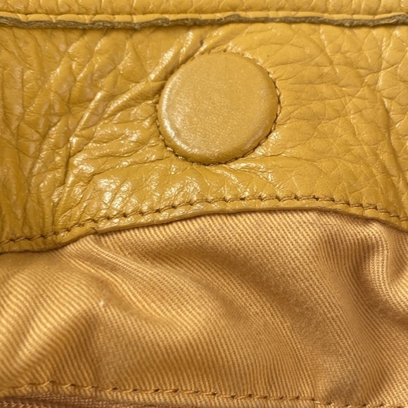 Banana Republic 100% leather shoulder bag Mustard Yellow silver hardware Y2K - Picture 8 of 12